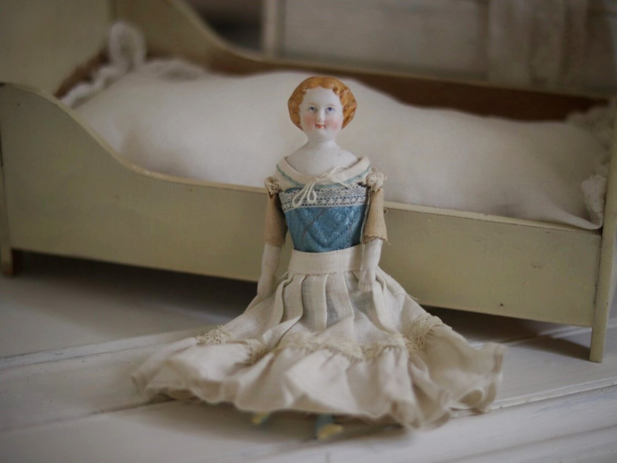 画像1: Victorian Blonde China Head Doll Wearing a Blue Corset//6.3in (1)