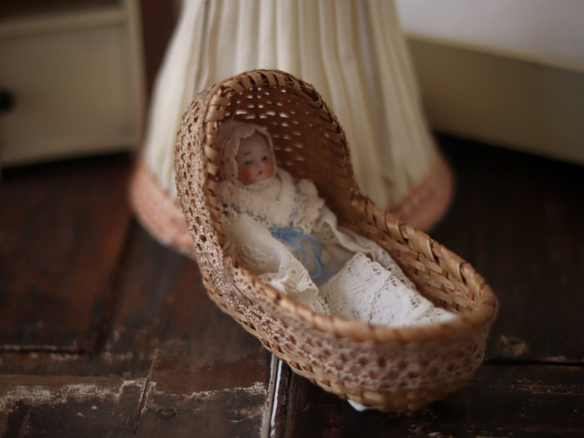 画像3: レースで飾られた籐のゆりかご (3)