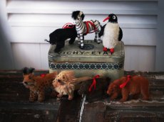 画像1: Wagner Handwork  小さな動物たちシリーズ/赤いリボンのクリスマスオーナメント / Wagner Künstlerschutz (1)