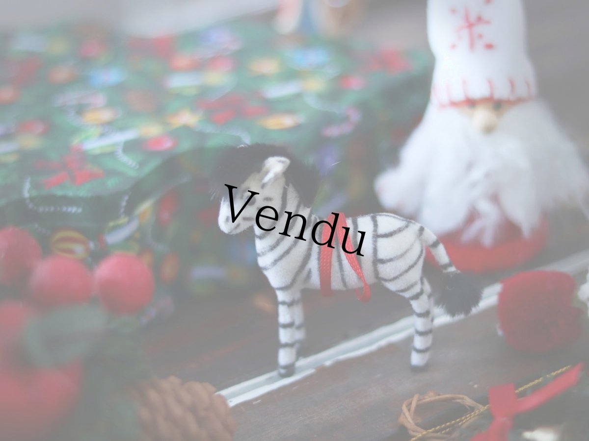 画像2: Wagner Handwork  小さな動物たちシリーズ/赤いリボンのクリスマスオーナメント / Wagner Künstlerschutz (2)