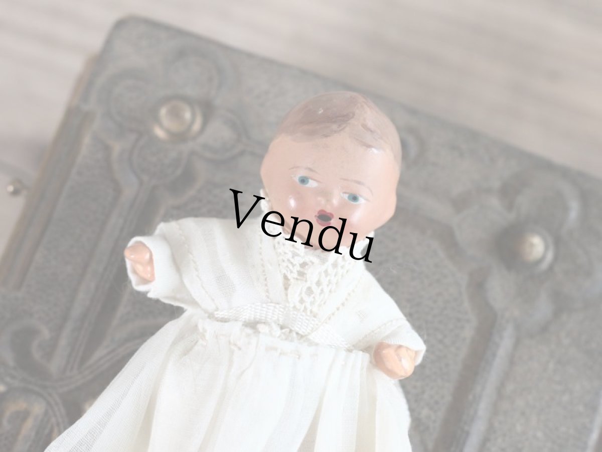 画像2: 洗礼ドレスのベビー (2)