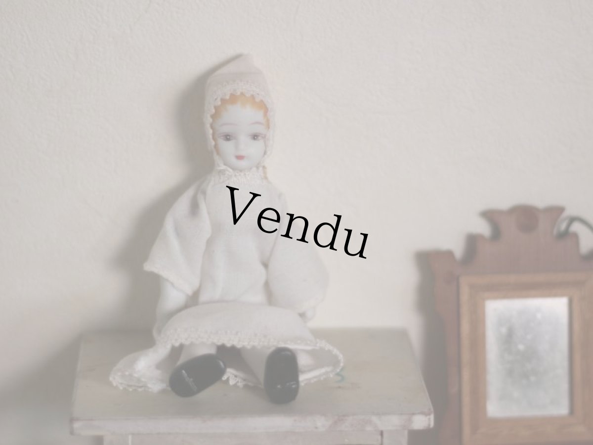 画像1: 白い女の子/ビスクドール (1)