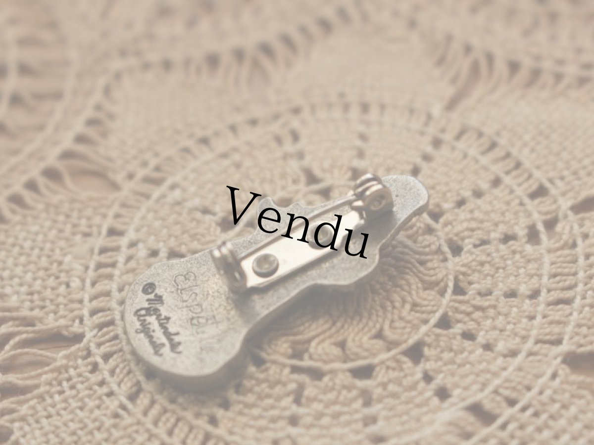 画像5: お人形を抱いた少女のブローチ (5)