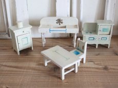 画像2: RARE!! Antique Doll House Furniture Kitchen SET (2)