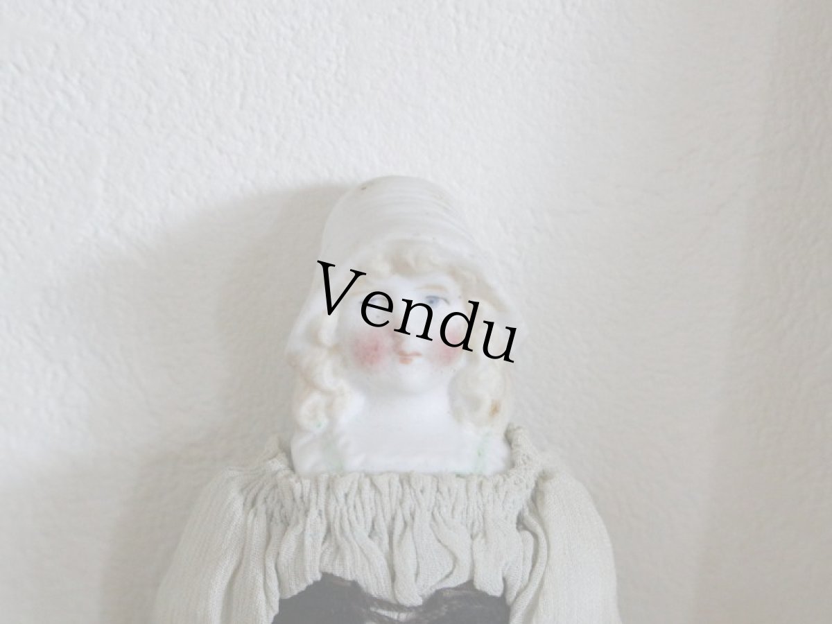 画像2: RARE!!HERTWIG&CO./Bisque Bonnet Doll with Red Muslin Body/ 5 4/3 in  /  Germany (2)