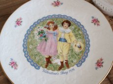 画像2: Royal Doulton Valentine's Day 1976  Plate/England (2)