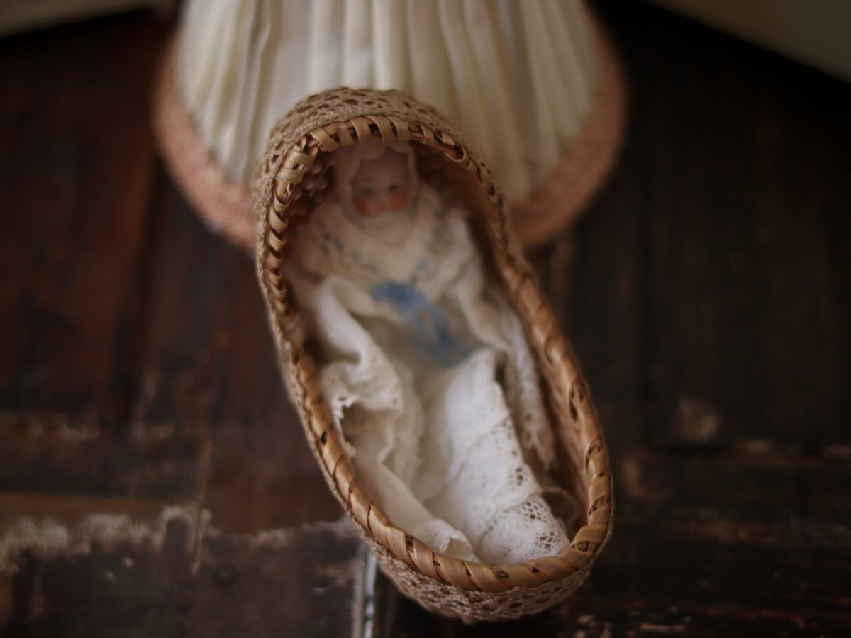 画像2: レースで飾られた籐のゆりかご (2)