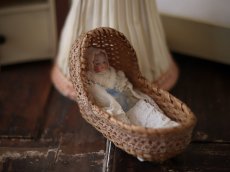 画像3: レースで飾られた籐のゆりかご (3)