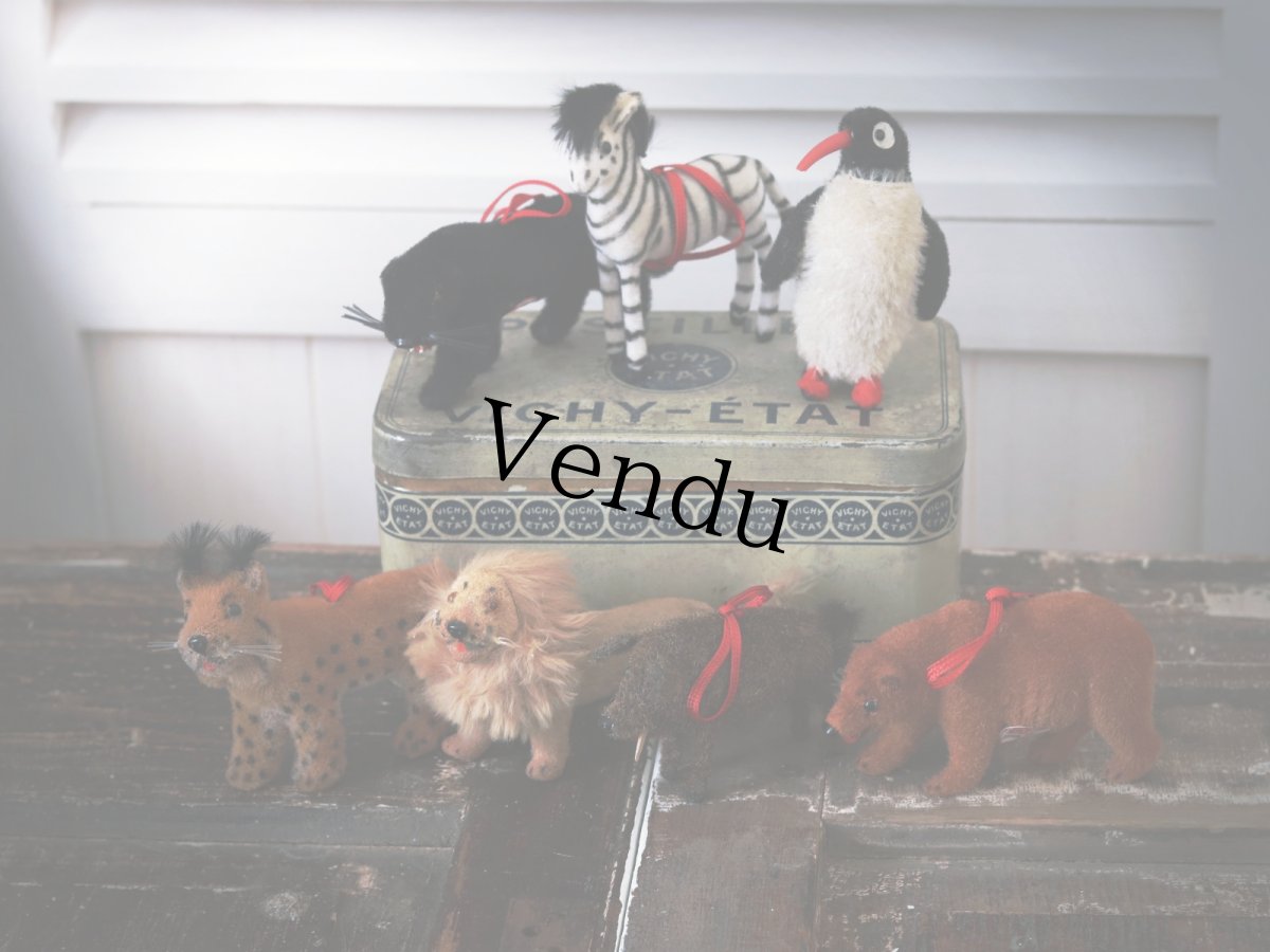 画像1: Wagner Handwork  小さな動物たちシリーズ/赤いリボンのクリスマスオーナメント / Wagner Künstlerschutz (1)