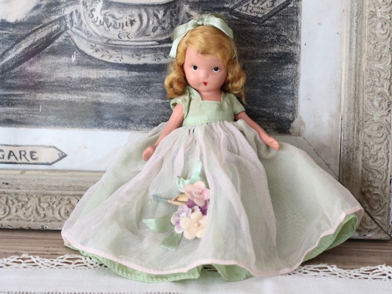 若草色ドレスのNancy Ann / ナンシー アン ドール/Antique Doll